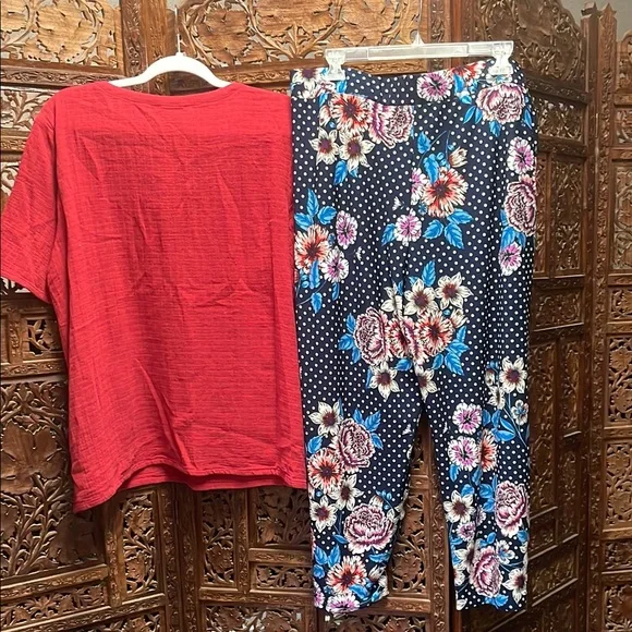 Blue Floral Ankle Cropped Pants - Picture 7 of 9